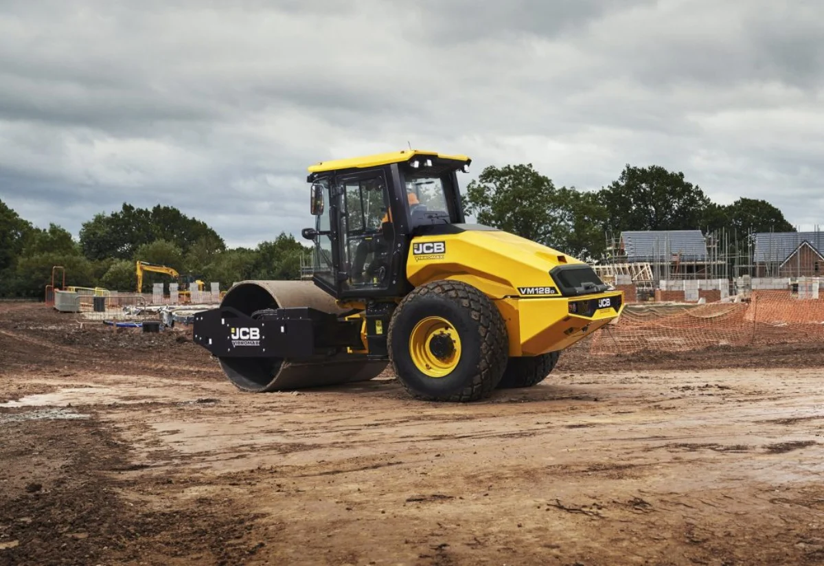 Дорожный каток JCB VM128 EU5 — фото 1